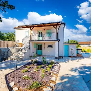  Ferienhaus Paesana Heritage House
